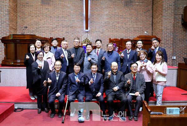 세계선교협의회 제1차 정기모임이 3월 21일 아멘교회에서 열려 참석한 세선협 회원들이 모임을 마친 후 기념촬영에 임하고 있다. 