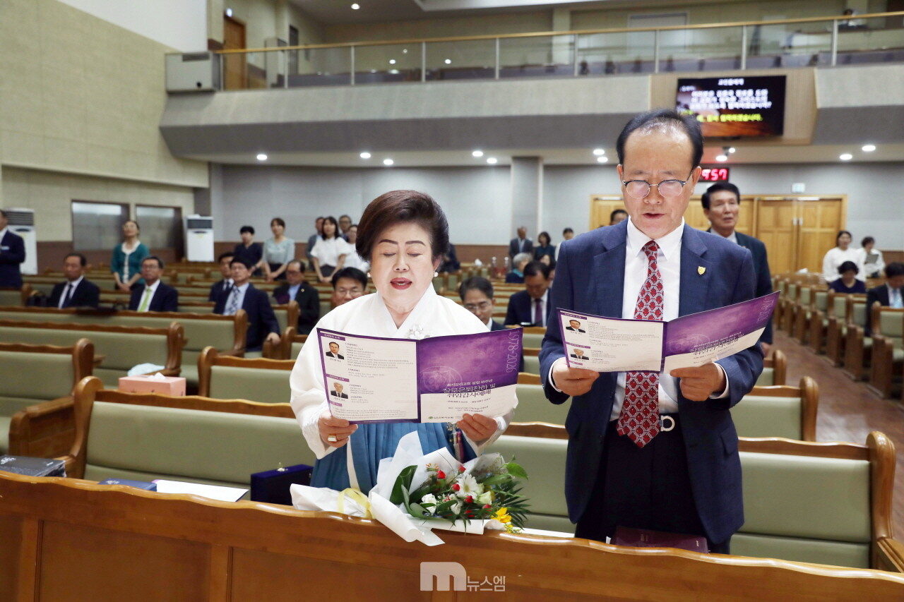 복지교회 교인들에게 문답 모습