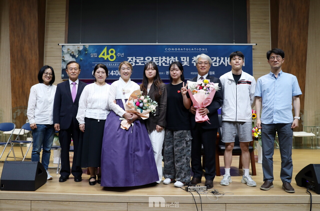 모든 순서를 마친 후 사진촬영 모습